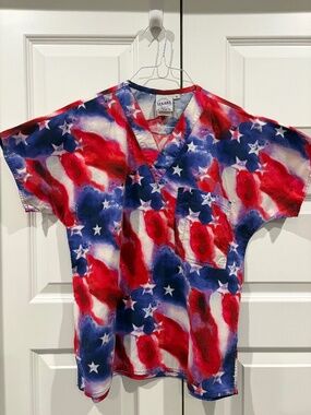 Smart S.C.R.U.B.S. 1 Pocket V-Neck Scrub Top flag print